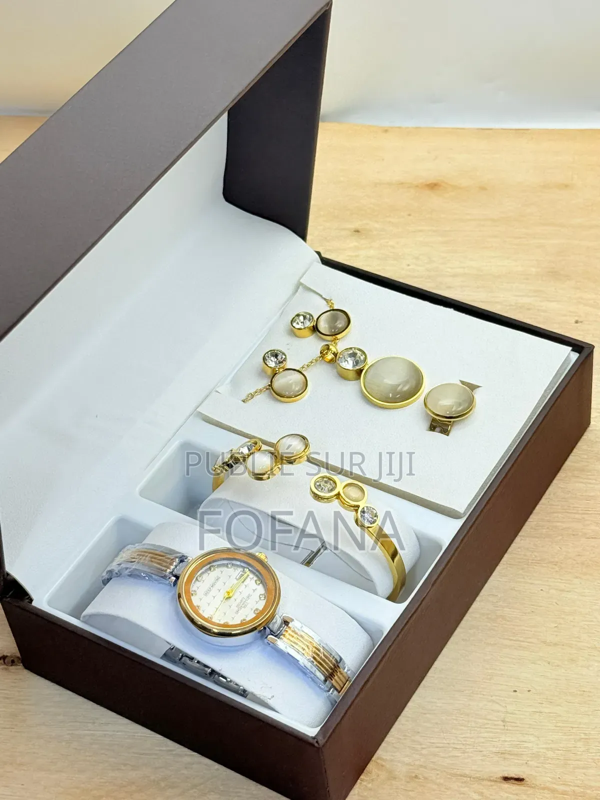 Bijoux Un Ensemble