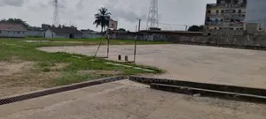 Grand Collège Bati Sur 6750m2 Avec Acd En Vente