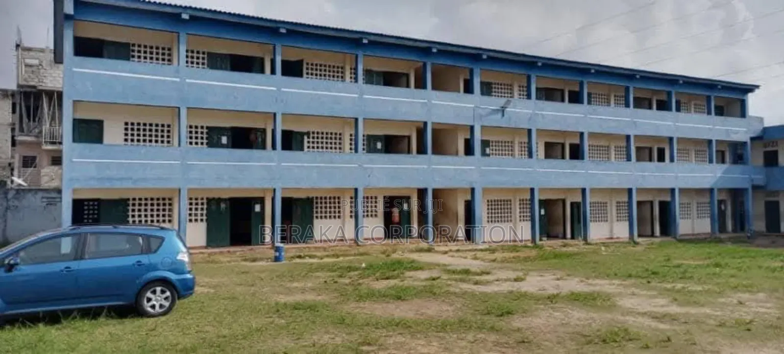 Grand Collège Bati Sur 6750m2 Avec Acd En Vente