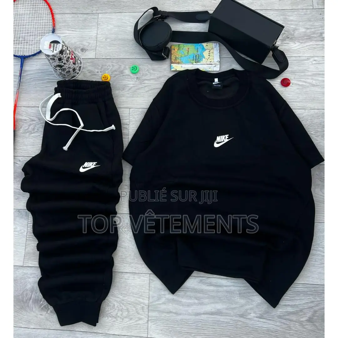 Nouvelle Collection De Survêtement Stock Limité .