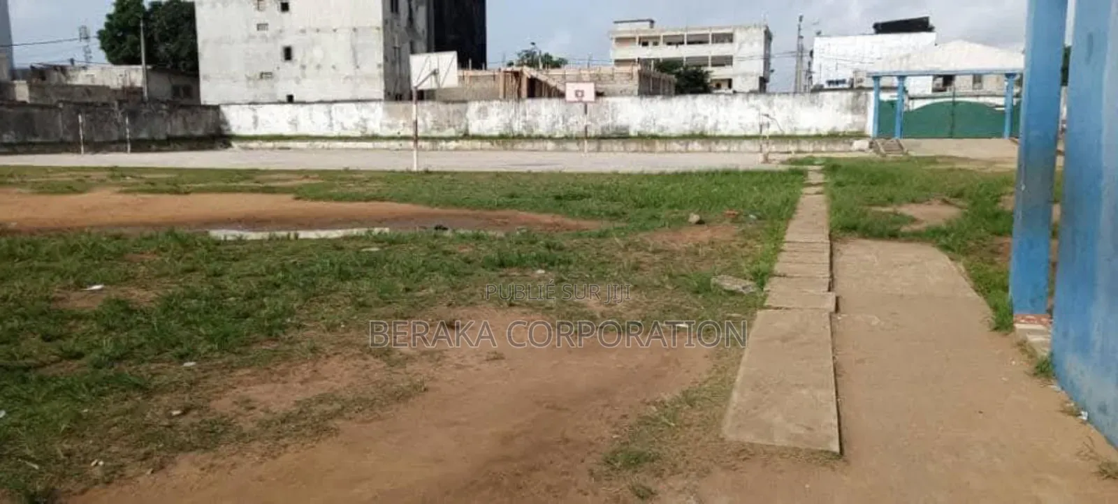 Grand Collège Bati Sur 6750m2 Avec Acd En Vente