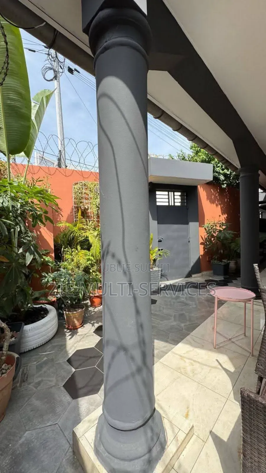 Furnished 6chbre Villa dans Zié Multi-Service, Cocody à Vendre