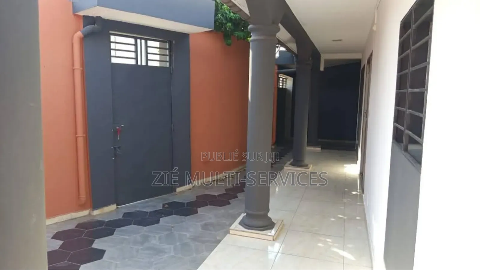 Furnished 6chbre Villa dans Zié Multi-Service, Cocody à Vendre