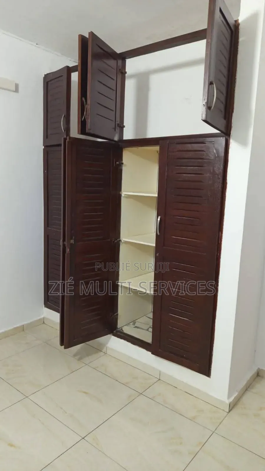 Furnished 6chbre Villa dans Zié Multi-Service, Cocody à Vendre