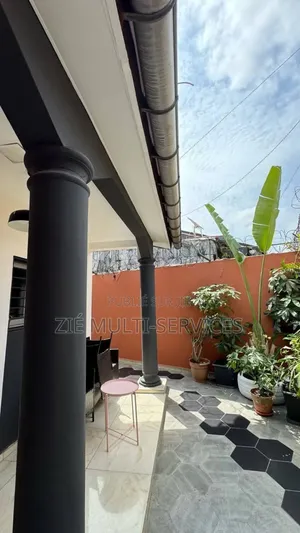 Furnished 6chbre Villa dans Zié Multi-Service, Cocody à Vendre