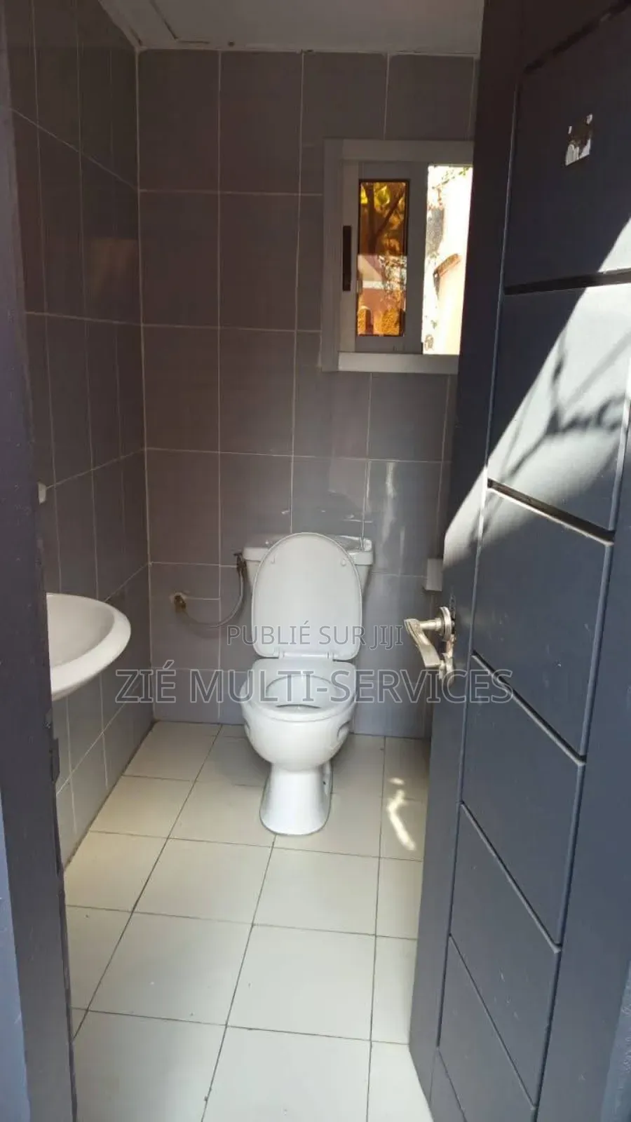 Furnished 6chbre Villa dans Zié Multi-Service, Cocody à Vendre