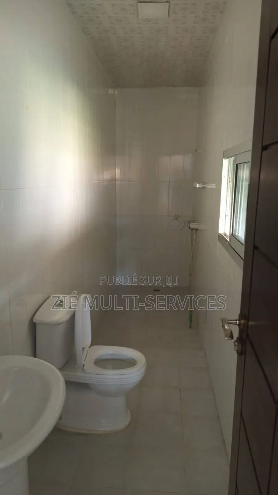 Furnished 6chbre Villa dans Zié Multi-Service, Cocody à Vendre