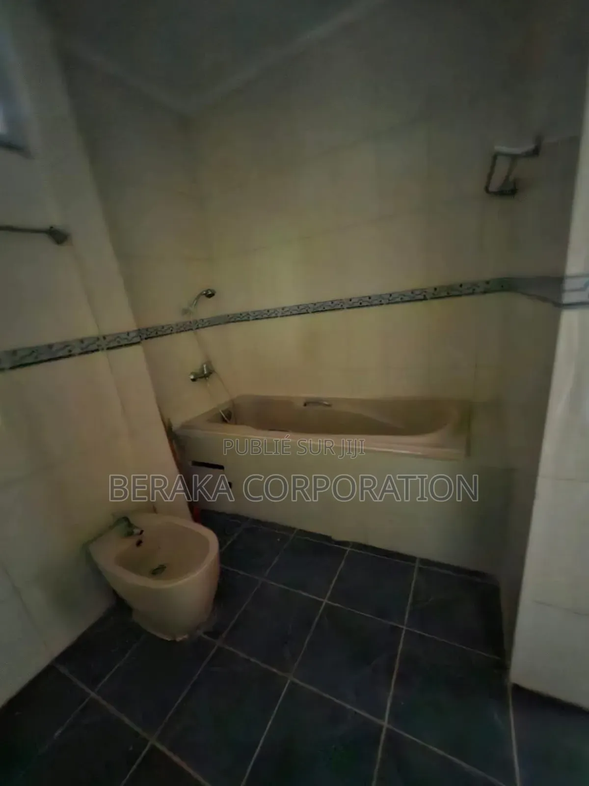 6chbre Duplex dans Beraka Corporation, Marcory à Vendre