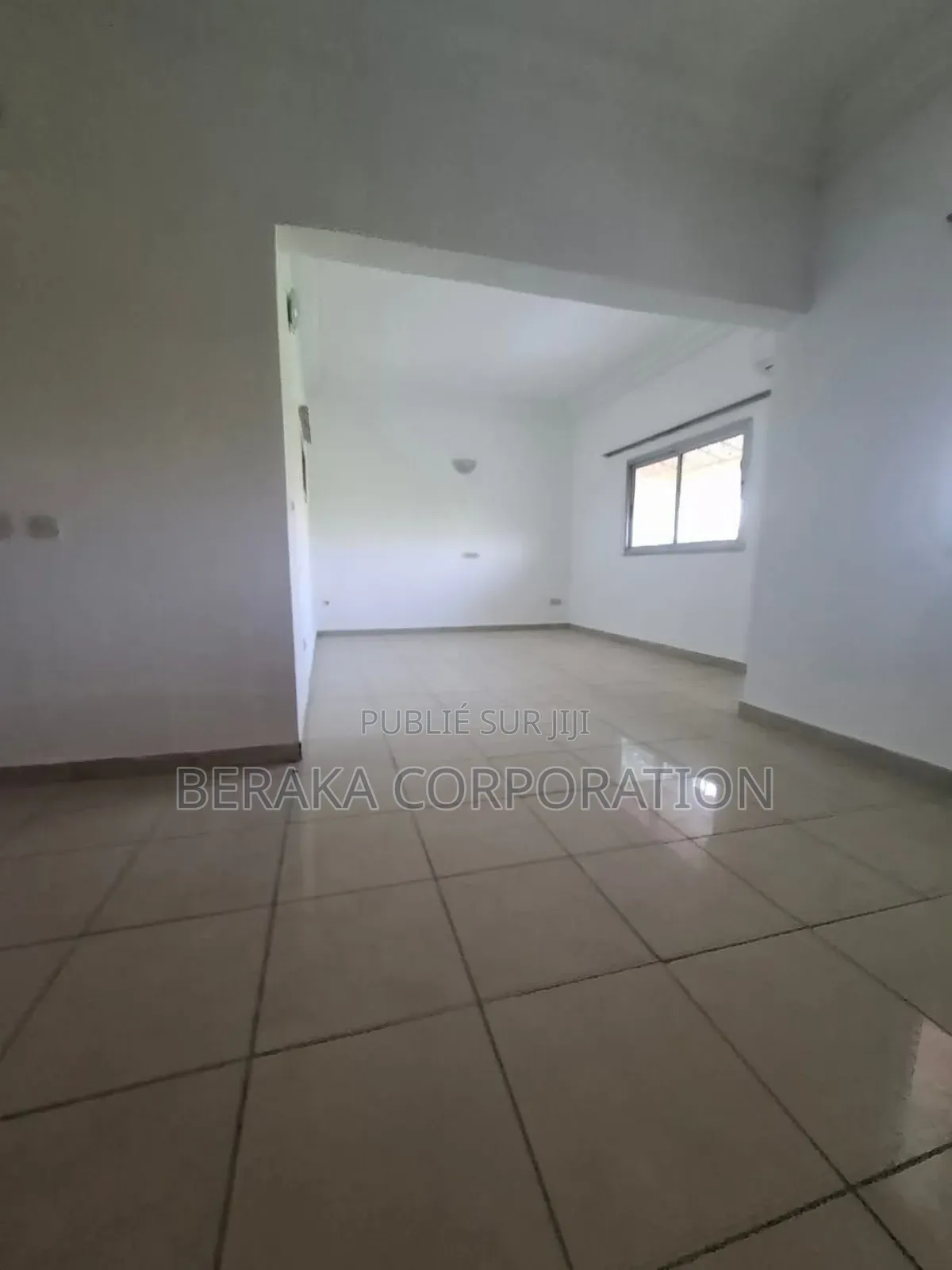 6chbre Duplex dans Beraka Corporation, Marcory à Vendre