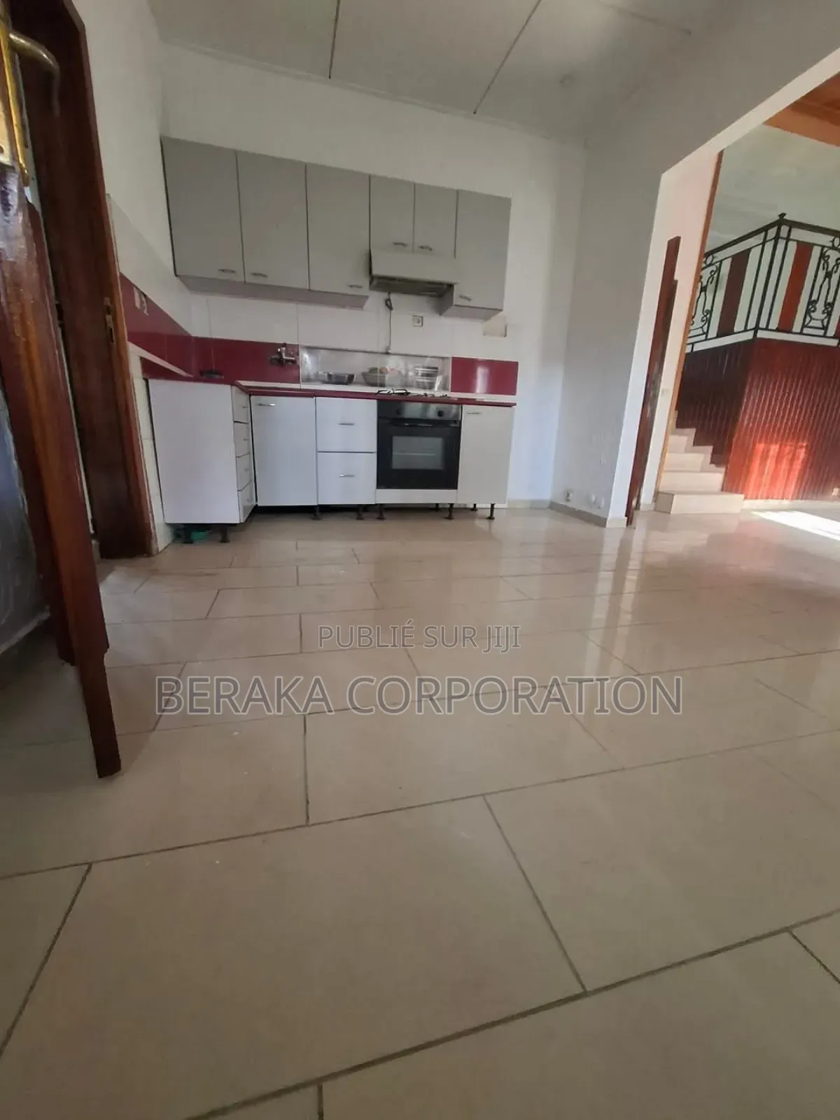 6chbre Duplex dans Beraka Corporation, Marcory à Vendre