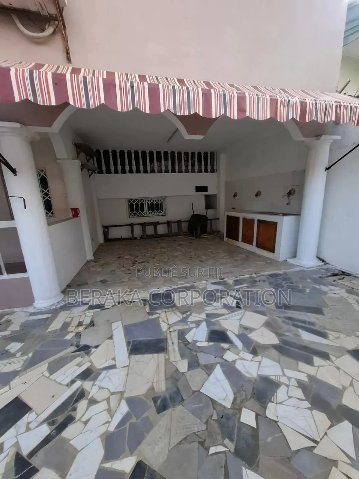 6chbre Duplex dans Beraka Corporation, Marcory à Vendre
