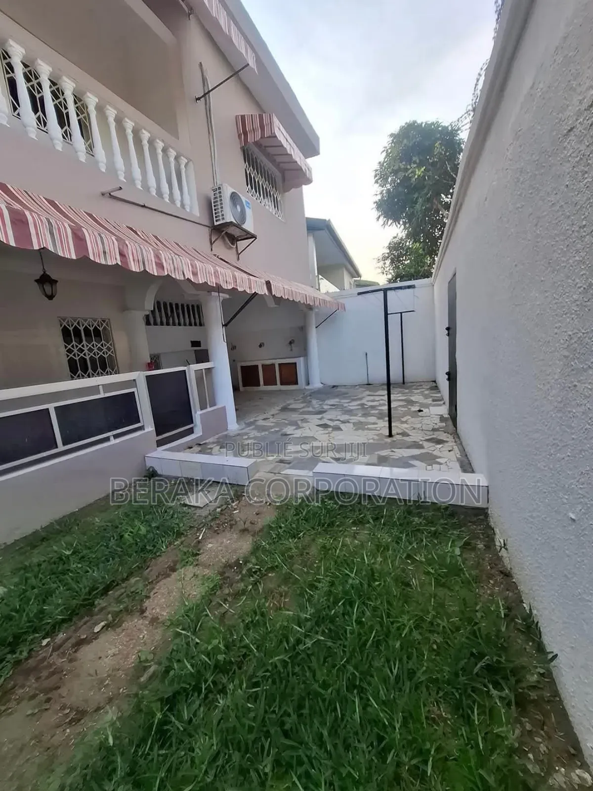 6chbre Duplex dans Beraka Corporation, Marcory à Vendre