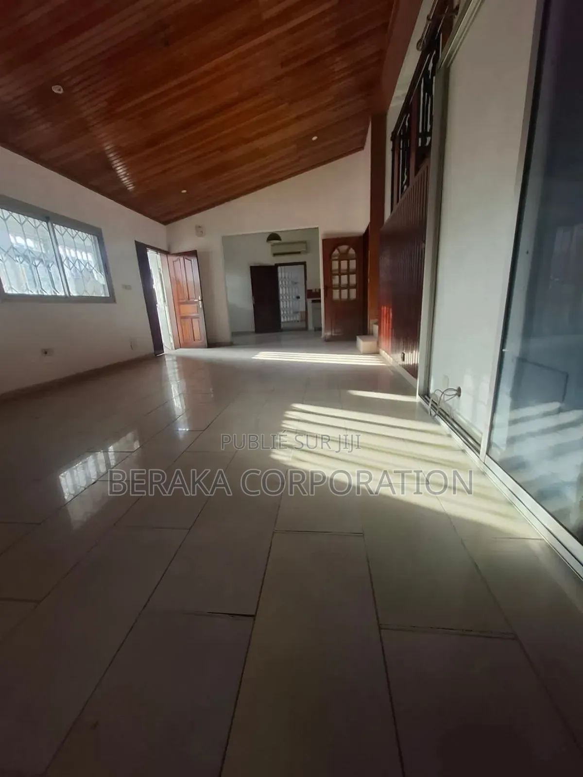 6chbre Duplex dans Beraka Corporation, Marcory à Vendre