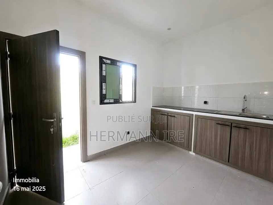 4chbre Duplex dans Bingerville à Vendre
