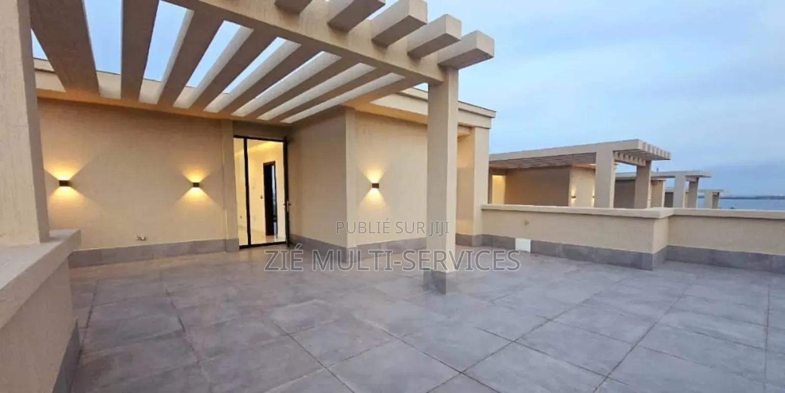 Furnished 8chbre Duplex dans Zié Multi-Service, Cocody à Vendre