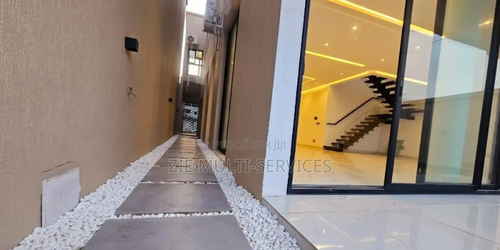 Furnished 8chbre Duplex dans Zié Multi-Service, Cocody à Vendre