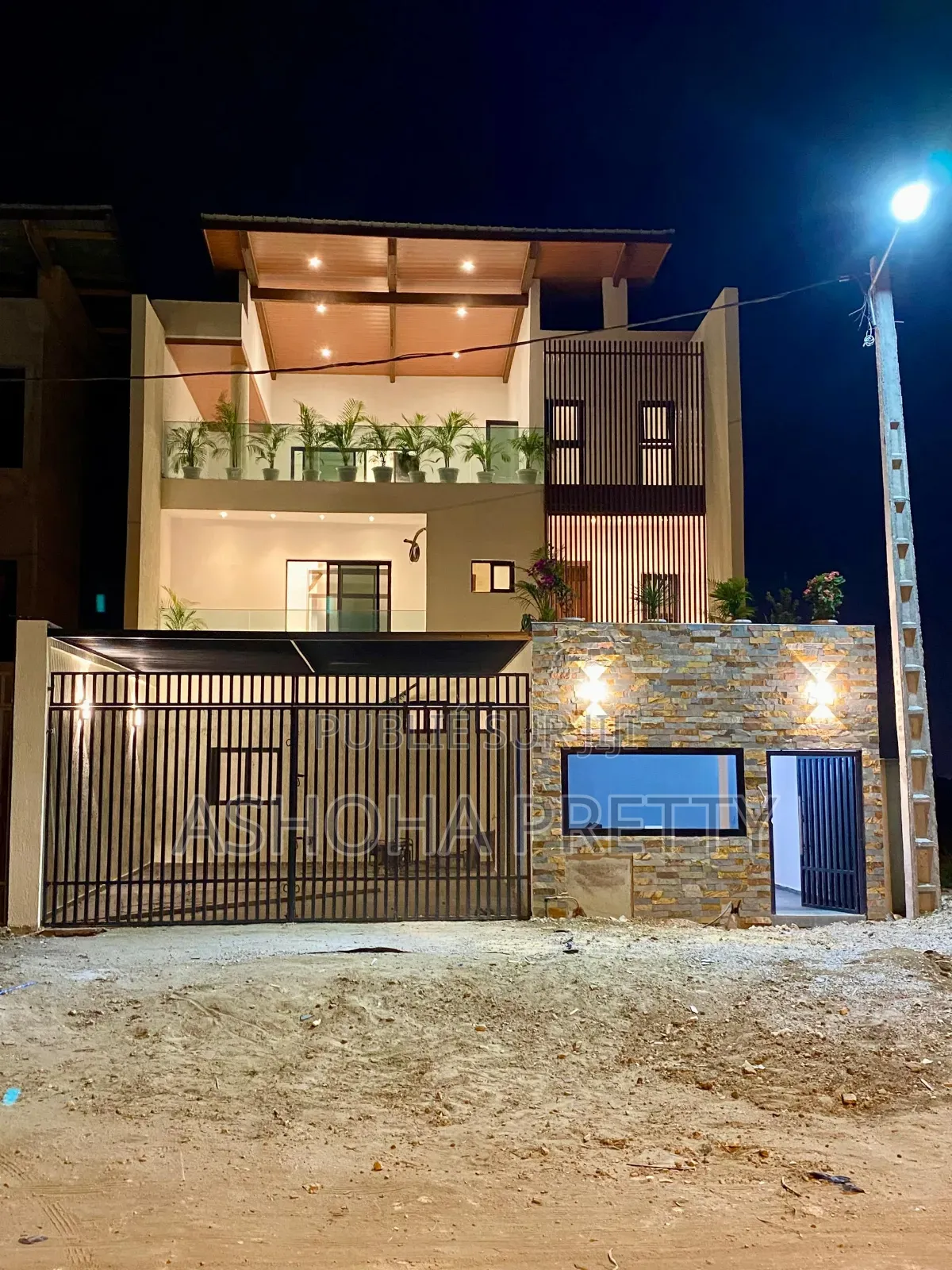 6chbre Duplex dans Naval Immobilier, Bingerville à Vendre