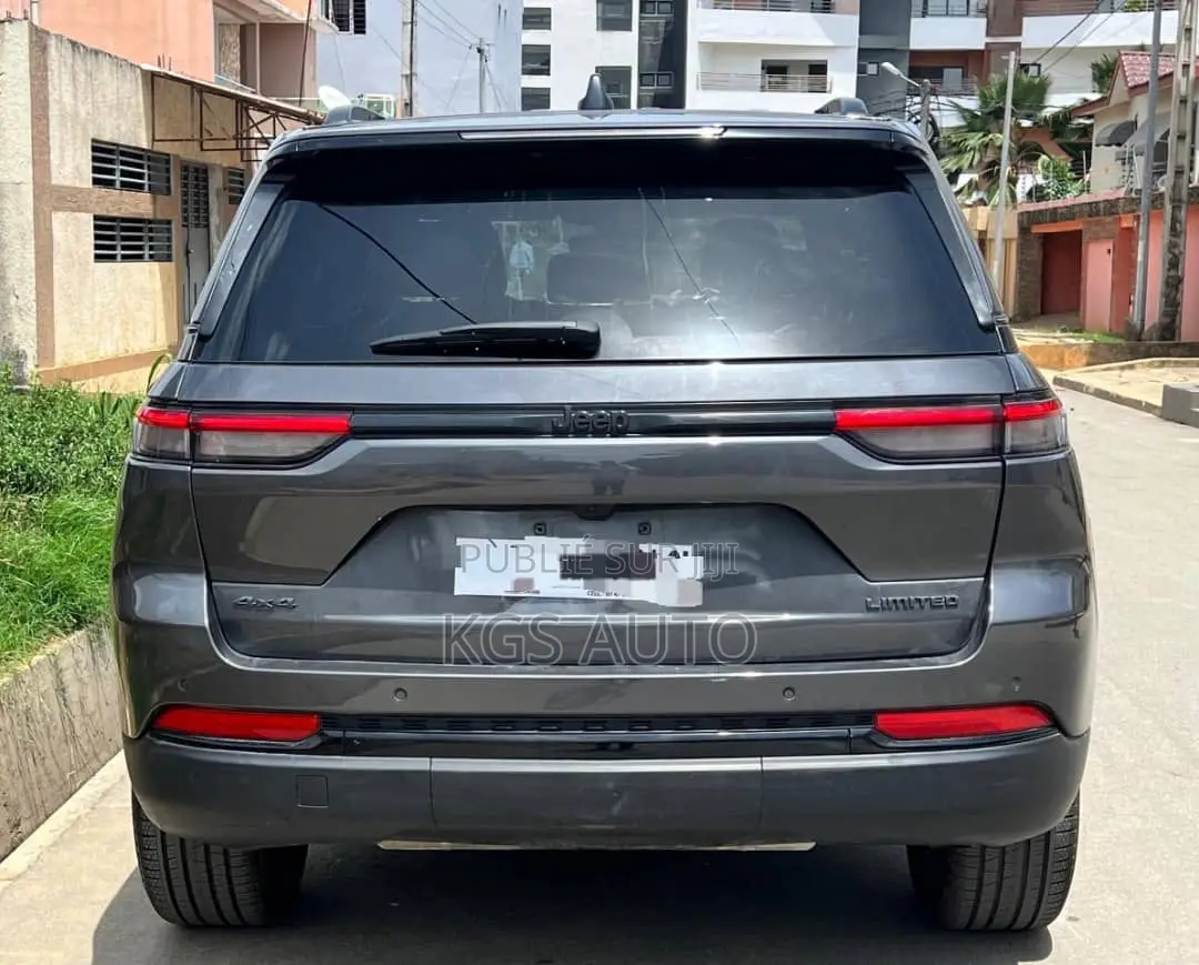 Jeep Cherokee Altitude Lux 4x4 2023 Gris