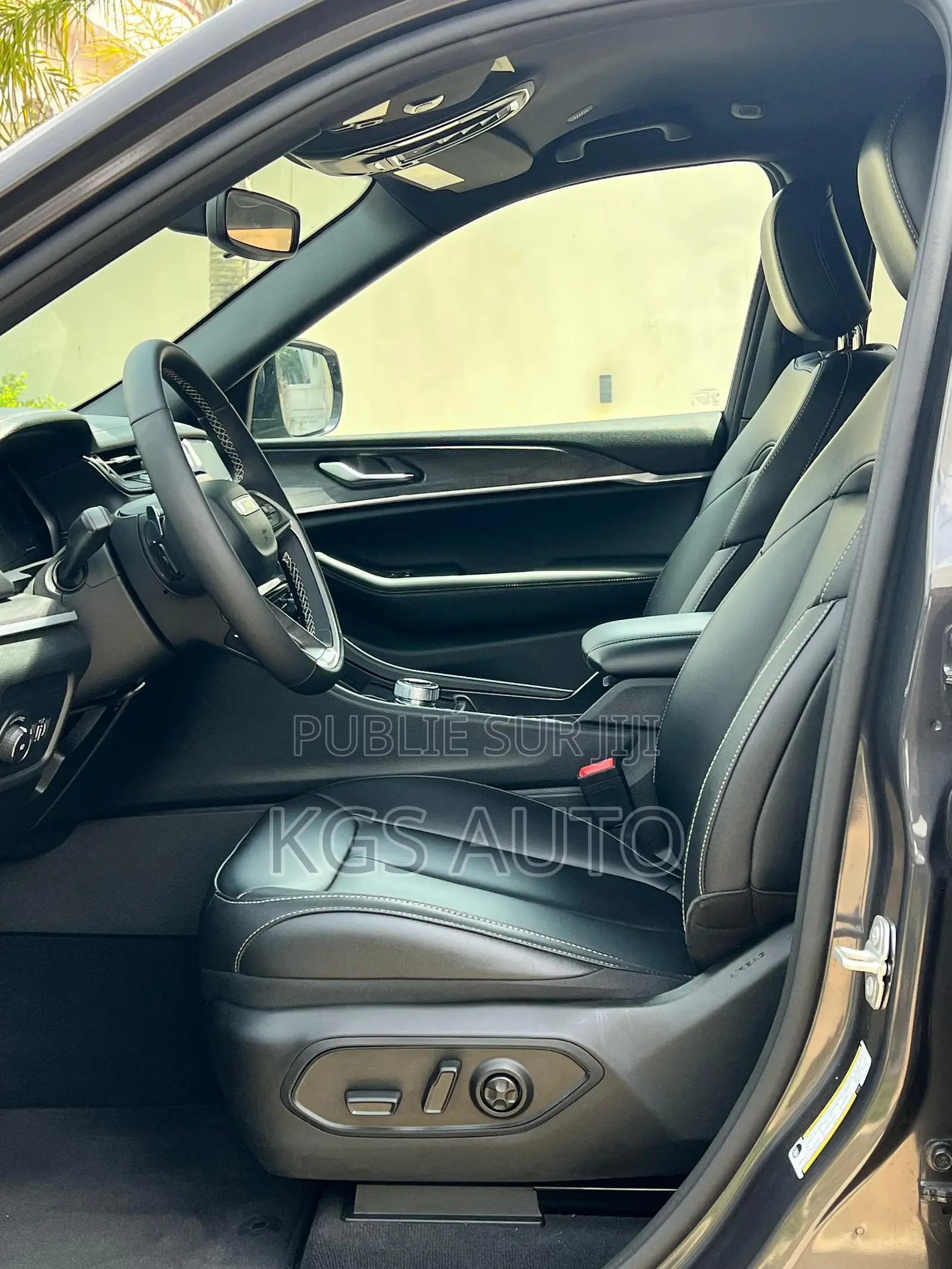 Jeep Cherokee Altitude Lux 4x4 2023 Gris