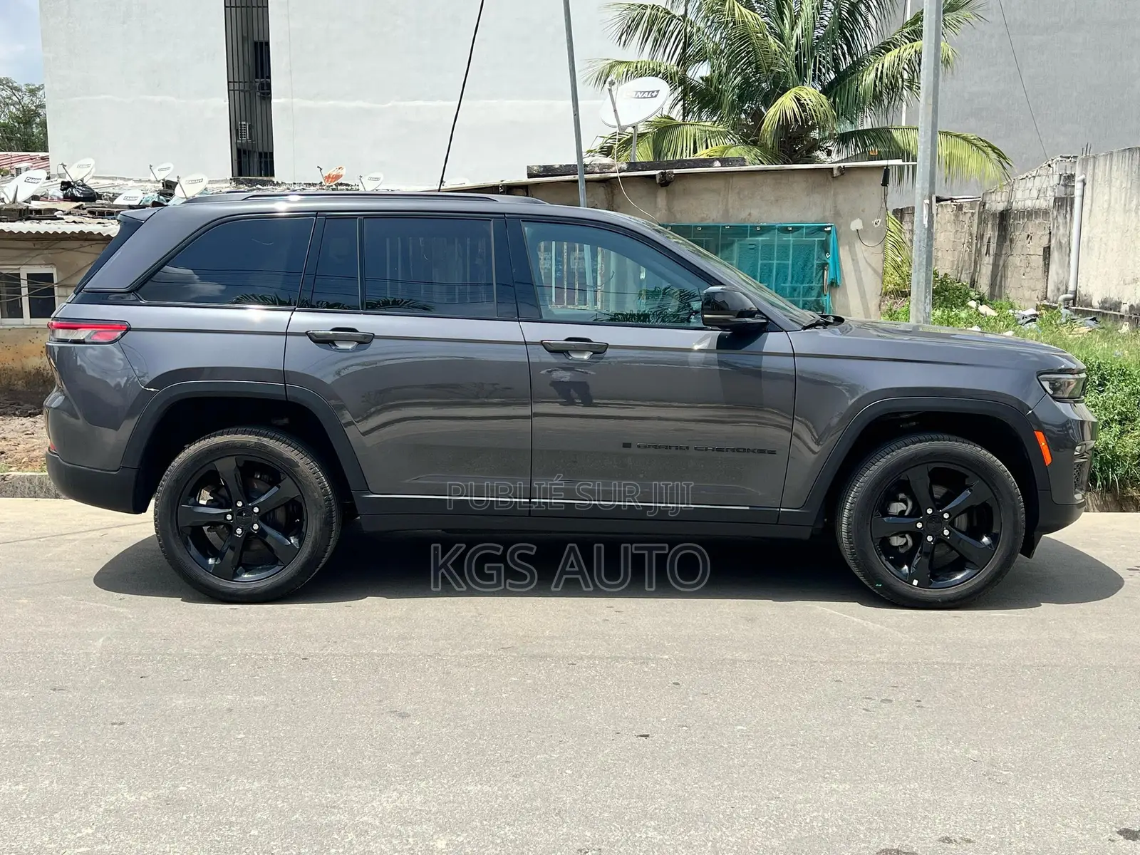 Jeep Cherokee Altitude Lux 4x4 2023 Gris
