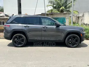 Jeep Cherokee Altitude Lux 4x4 2023 Gris