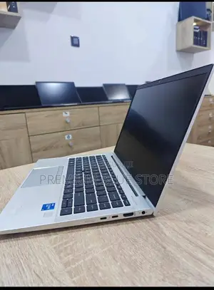 Neuf HP EliteBook 840 G8 16GB Intel Core I5 SSD 256GB