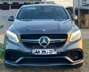 Photo - Mercedes-Benz GLE-Class AMG GLE 63 S 4MATIC 2017 Gris