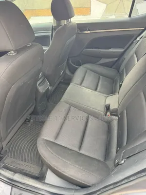 Hyundai Elantra ECO Sedan FWD (1.4L 4cyl 7A) 2017 Gris