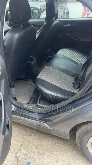 Ford Focus SE 5-Door 2013 Gris