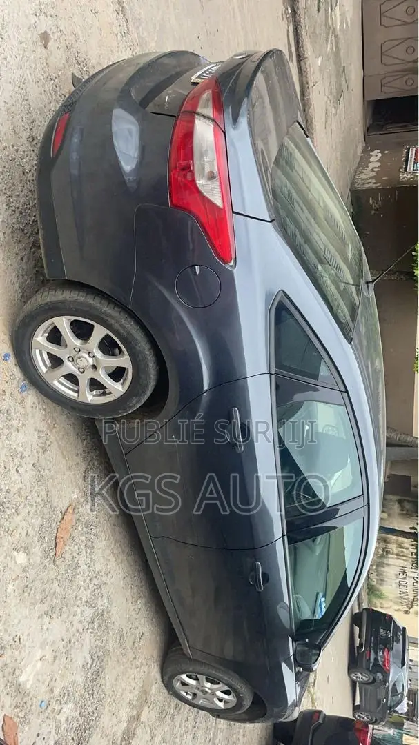 Ford Focus SE 5-Door 2013 Gris