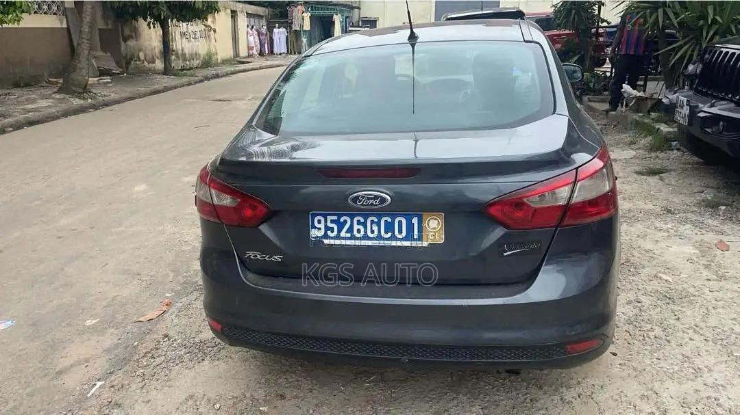 Ford Focus SE 5-Door 2013 Gris