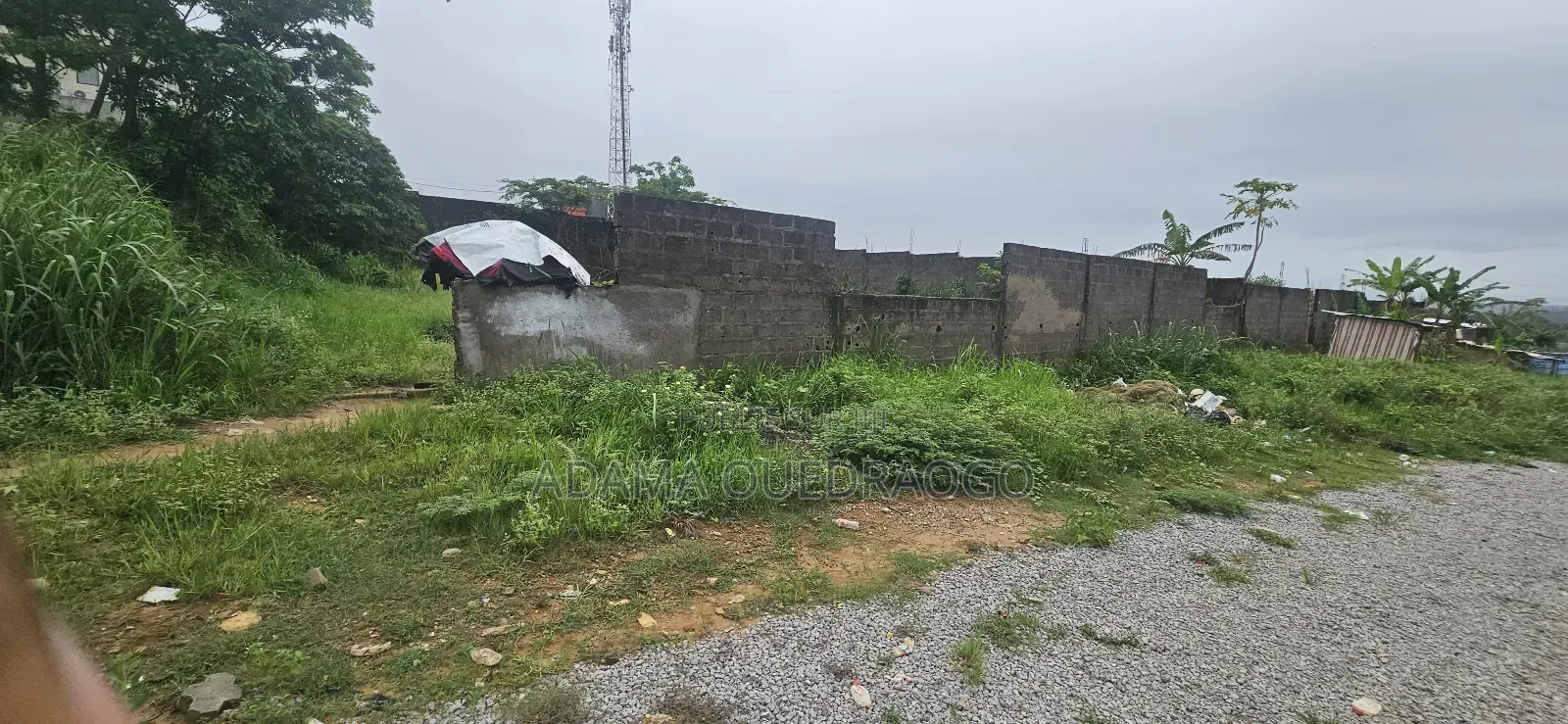 Abatta Un Terrain De 1000m2 en Vente Avec Acd Clôture
