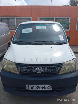 Photo - Toyota HiAce 2018 Blanc
