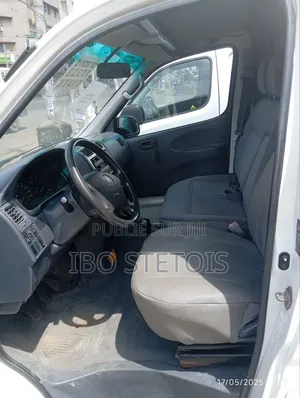 Toyota HiAce 2018 Blanc