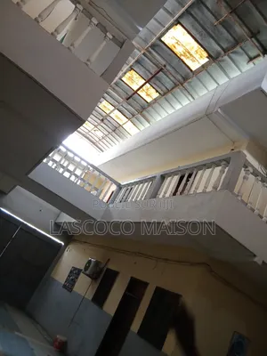 En Vente Angré Centre 8ème Tranche Un Immeuble