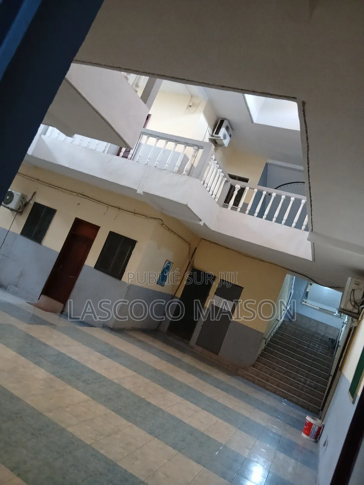 En Vente Angré Centre 8ème Tranche Un Immeuble