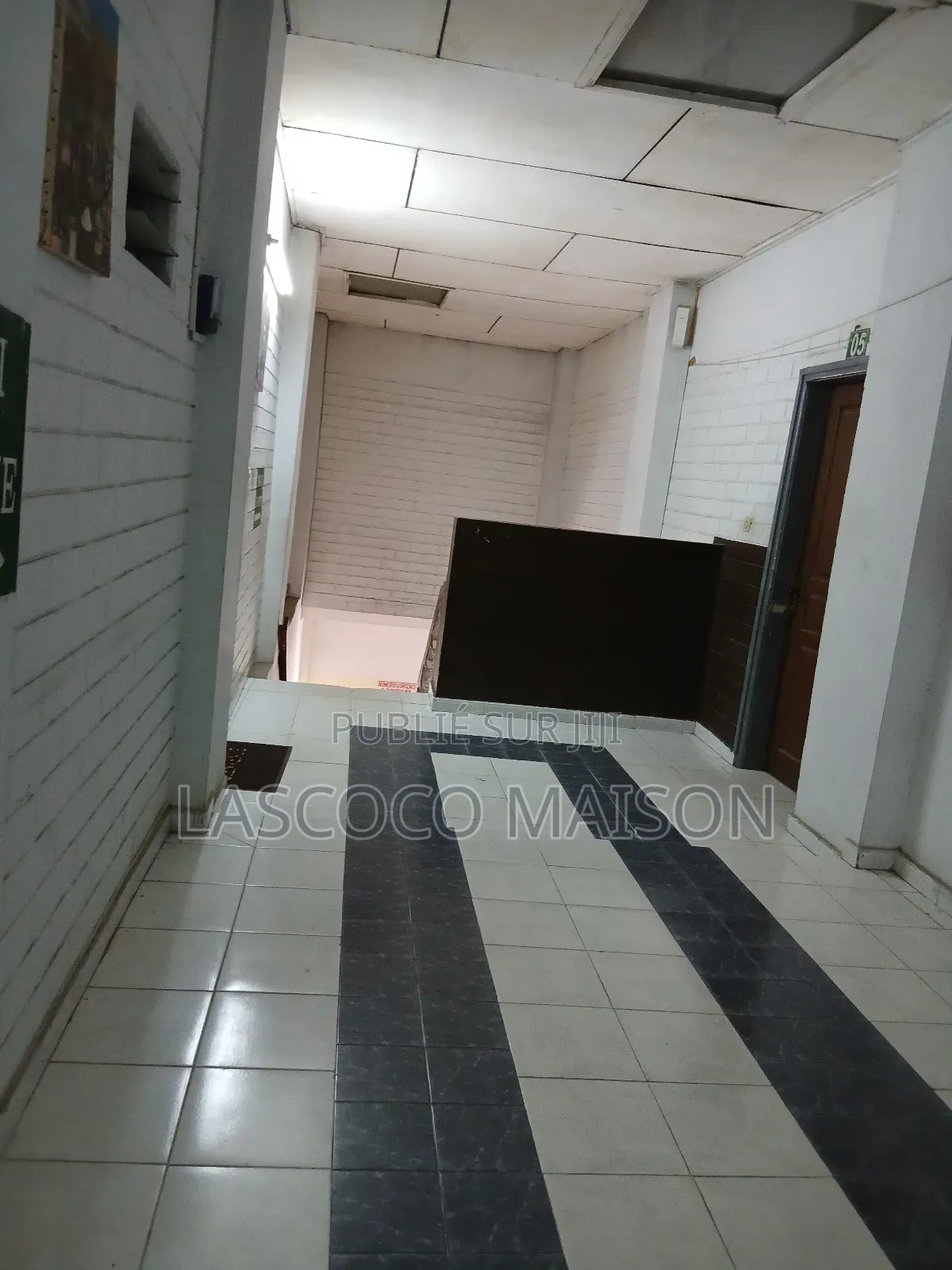 En Vente Angré Centre 8ème Tranche Un Immeuble