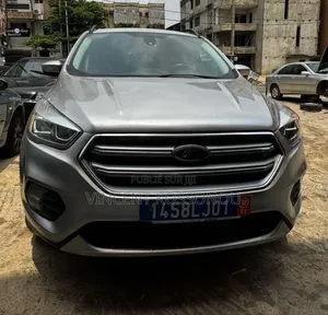 Photo - Ford Escape 2018 Gris