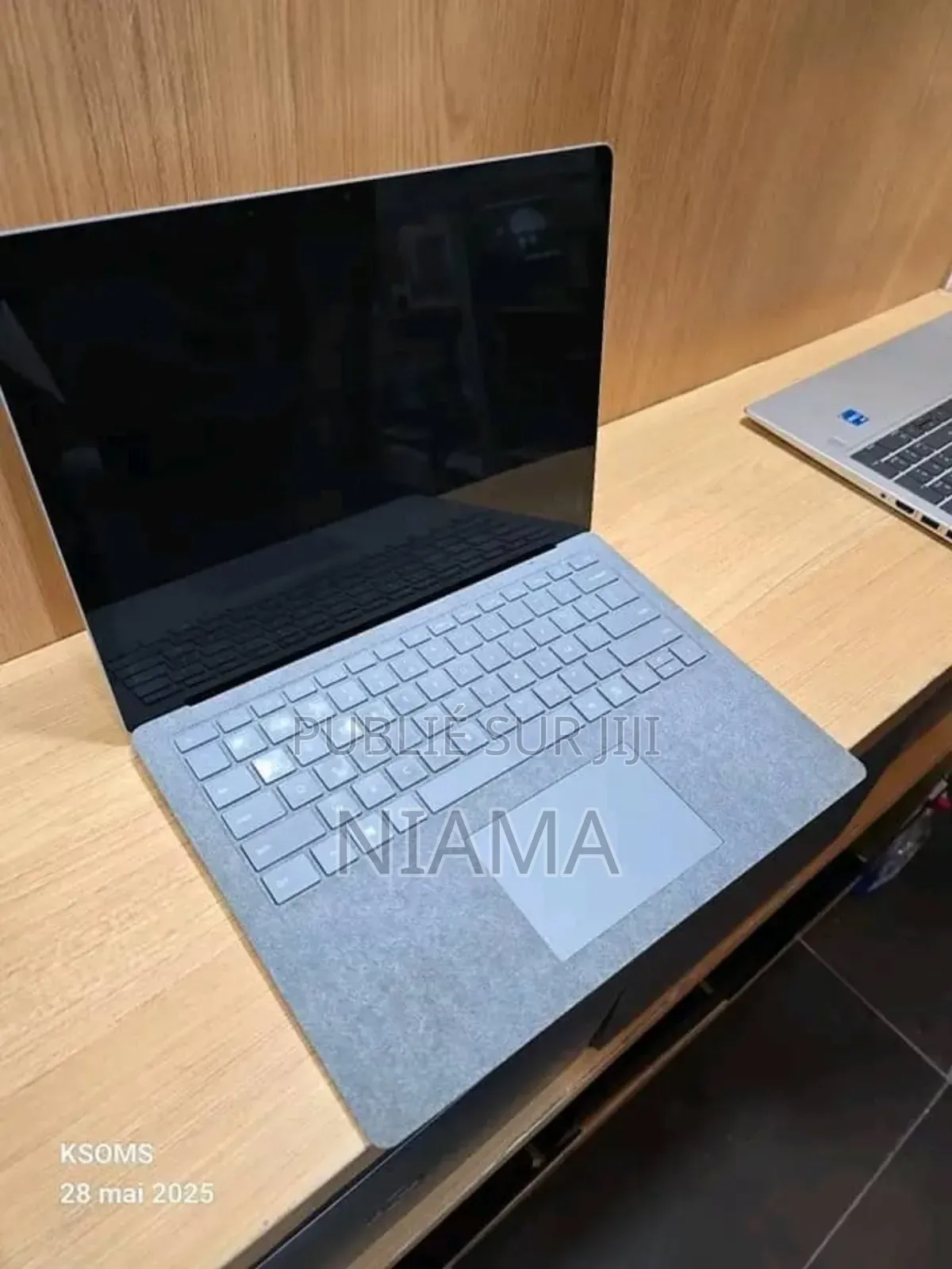 New Microsoft Surface Laptop 2 16GB Intel Core I7 SSD 512GB