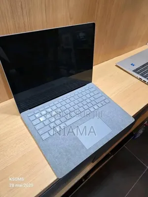 New Microsoft Surface Laptop 2 16GB Intel Core I7 SSD 512GB