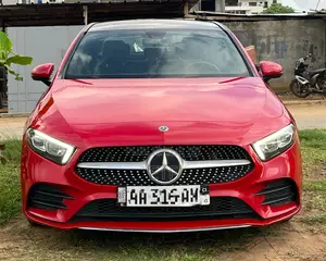 Photo - Mercedes-Benz E220 2020 Rouge