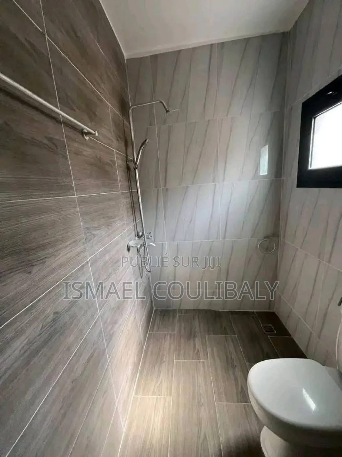 Furnished 6chbre Duplex dans Ismaël Coulibaly, Bingerville à Vendre