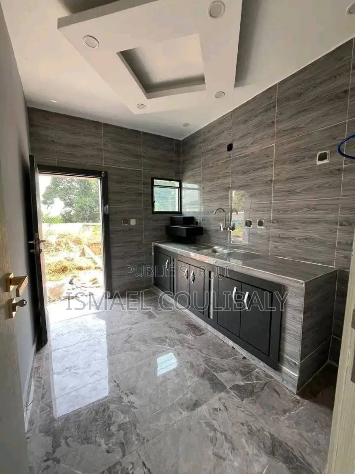 Furnished 6chbre Duplex dans Ismaël Coulibaly, Bingerville à Vendre