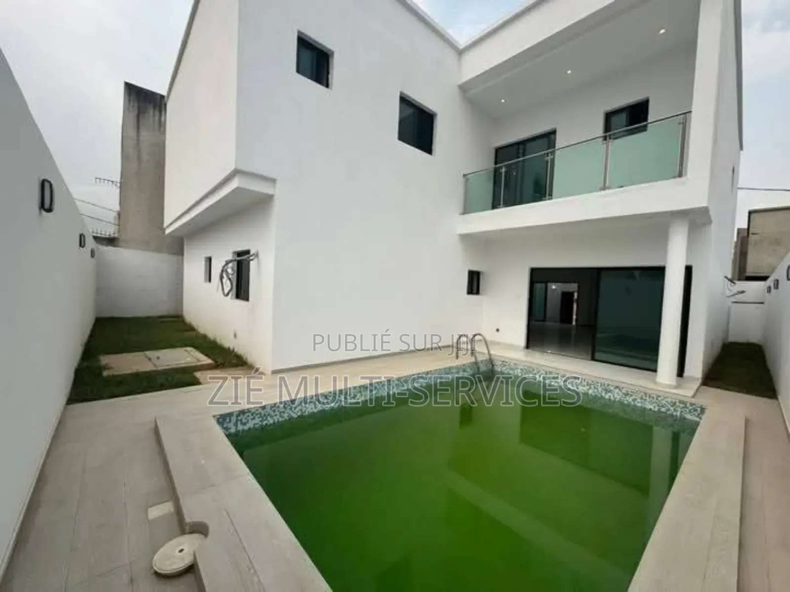 Furnished 8chbre Duplex dans Zié Multi-Service, Cocody à Vendre