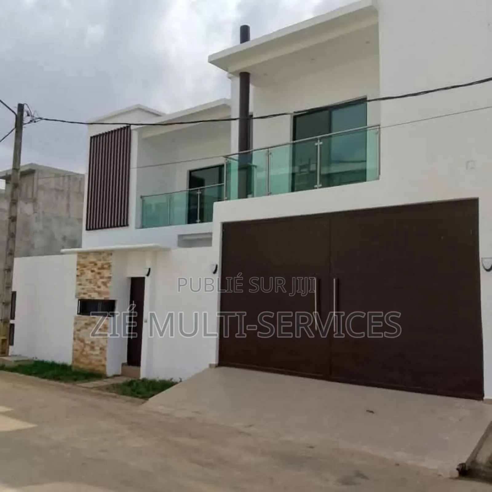 Furnished 8chbre Duplex dans Zié Multi-Service, Cocody à Vendre