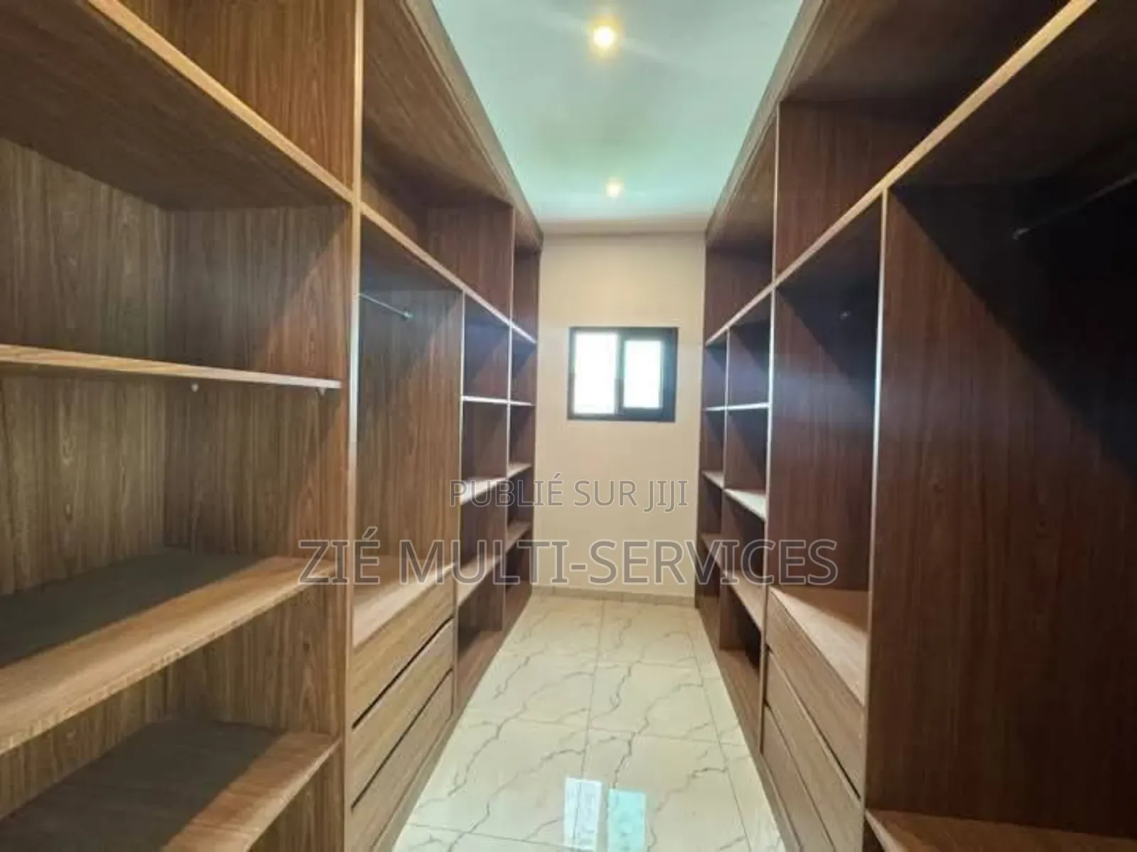 Furnished 8chbre Duplex dans Zié Multi-Service, Cocody à Vendre