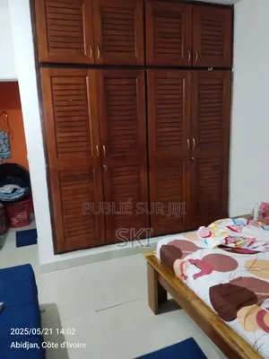 1chbre Appartement dans Samuel Kouame, Cocody à Louer