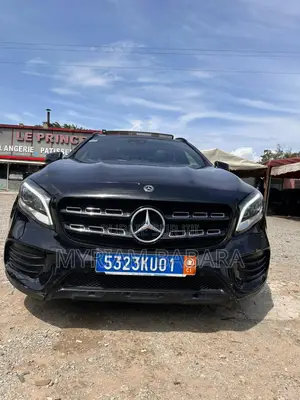 Photo - Mercedes-Benz GLA-Class 2018 Noir