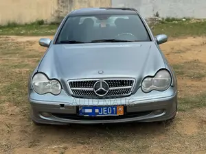 Photo - Mercedes-Benz C200 2002 Gris