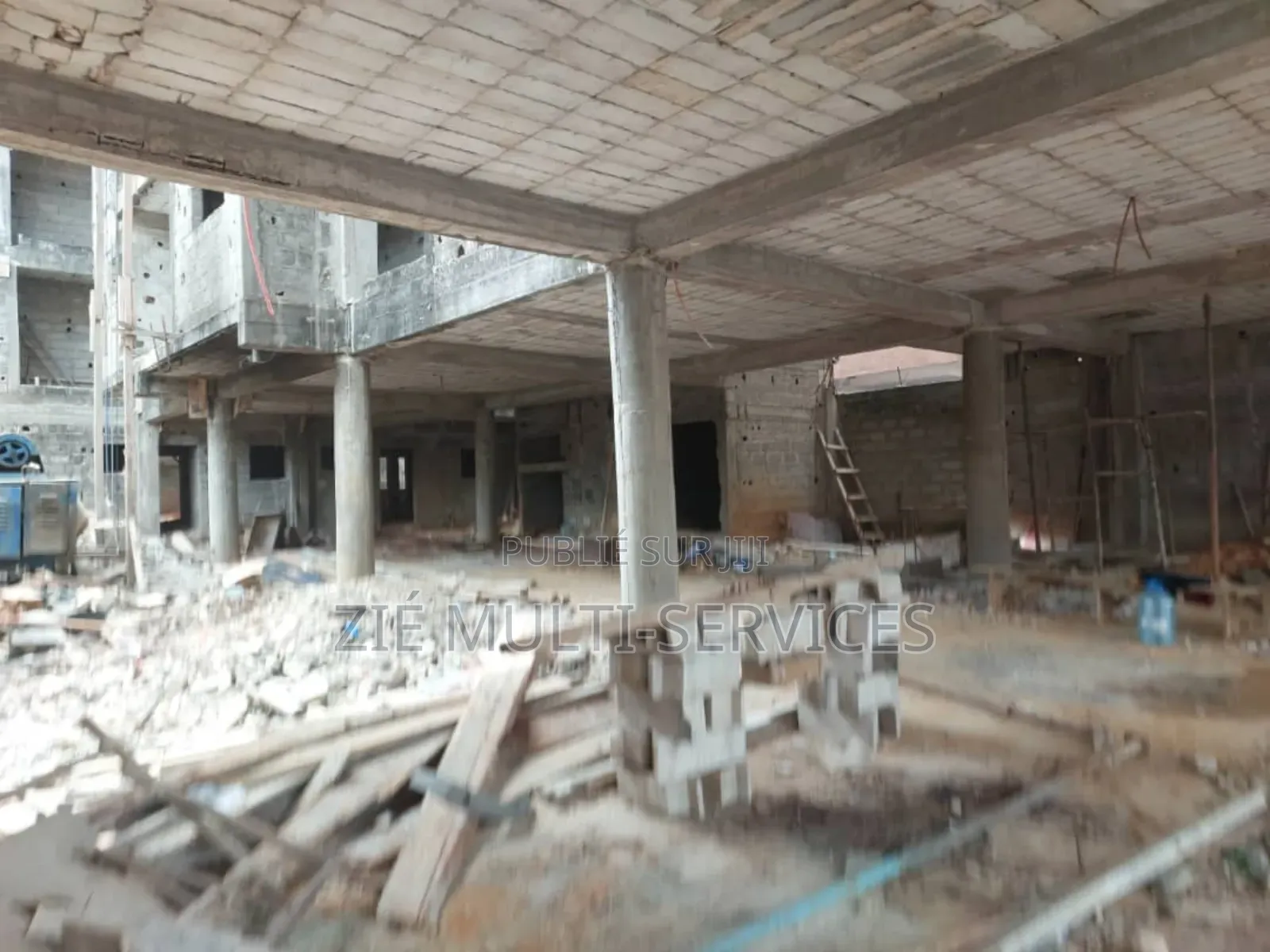 13chbre Blocs d'appartements dans Zié Multi-Service, Cocody à Vendre